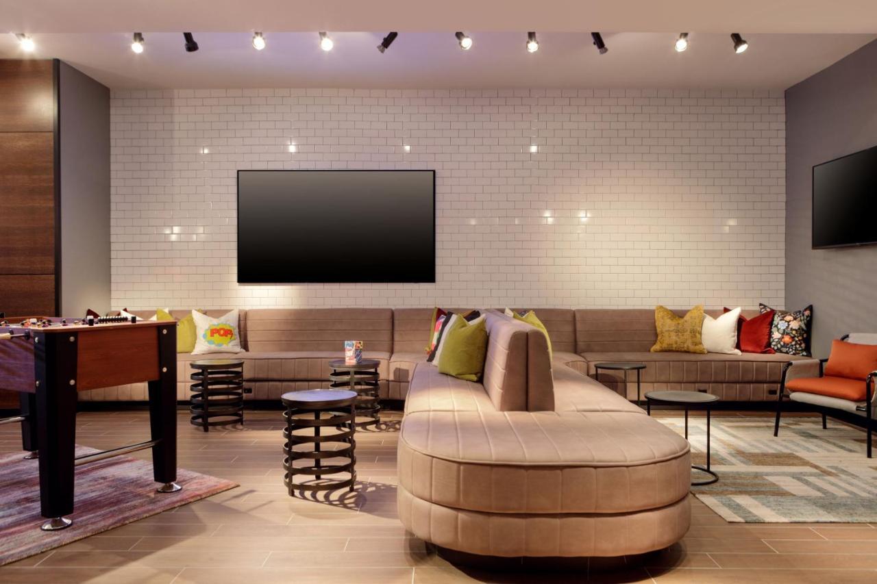 Moxy Richmond Downtown Hotel Exterior foto